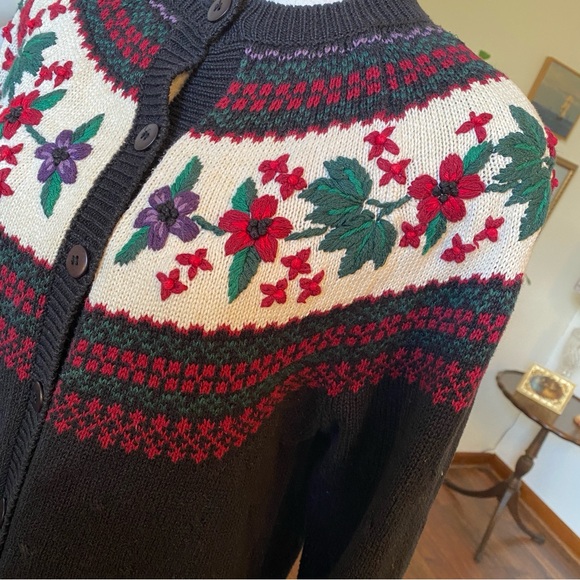 Northern Isles • Hand Embroidered Floral Fair Isle Cardigan Sweater • Size M - Picture 3 of 7